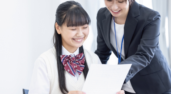 授業料は、受講教科数や学年、目標によって変動