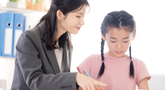 個別指導塾や専門塾など、多様な塾が駅周辺に立地
