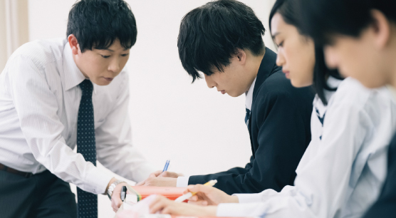 多くのコースは料金を公表している。事前にチェックを